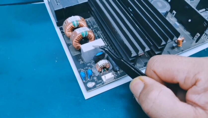 導致Y電容器發(fā)熱的原因有哪些？